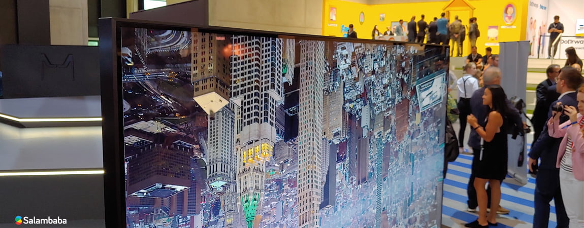 طراحی باریک تلویزیون سامسونگ Q900RA